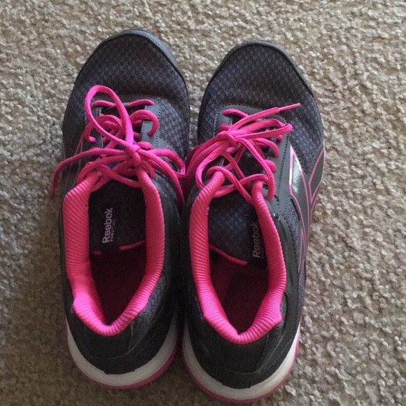 Women preowned Reebok sneakers - Picture 3 of 5